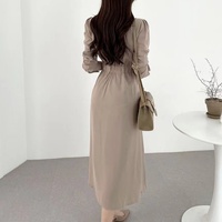 Neues Modisches Damenkleid im Koreanischen Stil, Umweltfreundlich, Atmungsaktiv, O-Ausschnitt, Schlitz, Strickstoff, Figurbetont, Einteiliges Kleid für den Herbst mit Knöpfen