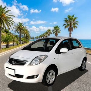 Toyota Yaris 1.6E Glamour Edition 2011, boîte manuelle, conduite à gauche, berline essence 4 cylindres, véhicule d'<span class=keywords><strong>occasion</strong></span>, sièges clairs, <span class=keywords><strong>livraison</strong></span> immédiate - Product Image 1