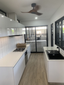 Conteneur d'expédition préfabriqué de 40 pieds, maison modulaire, petite maison, <span class=keywords><strong>grand</strong></span> espace pour le salon, panneau sandwich en acier - Product Image 2