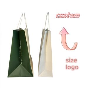 Sac en papier biodégradable personnalisé avec logo imprimé, sac cadeau, sac pour vêtements, sac en papier avec poignée, enveloppé dans un sac en papier kraft blanc 120 g/m² - Product Image 6