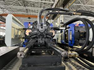 Machine de moulage par injection hydraulique horizontale HD 450L d'usine chinoise, moteur servo PLC <span class=keywords><strong>pour</strong></span> chaises, bancs en plastique ABS/PP/PC/PA - Product Image 5