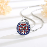 Collier pendentif médaille Saint Benoît pour homme Merryshine, laiton plaqué rhodium, émail bleu, rouge, noir, bijoux religieux catholiques