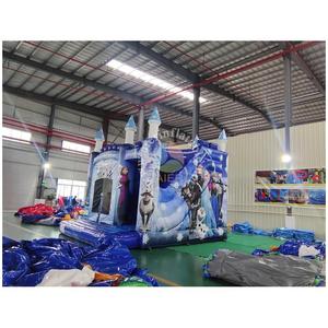 Casa de Nieve Inflable con Tobogán, Diseño de Dibujos Animados, la Más Vendida - Product Image 3