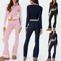 Ensemble coordonné zippé en maille pour femme avec broderie artisanale, coupe fluide et jambes larges, style survêtement raffiné