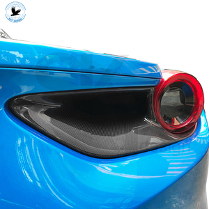 Cubierta de luces traseras de fibra de carbono 2024 <span class=keywords><strong>FF</strong></span>, pantalla trasera de nueva condición para <span class=keywords><strong>Ferrari</strong></span> 488 GTB Spyder, incluye Clips de parachoques - Product Image 2