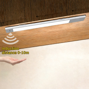 Striscia <span class=keywords><strong>LED</strong></span> Ricaricabile con Sensore di Movimento, Design Senza Fili per Illuminazione Flessibile Sotto Mobili e Bar - Product Image 3