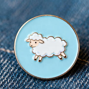 Exquisito regalo de PIN de metal, recuerdo de reunión de amigos, fecha personalizada y apodo disponibles - Product Image 6