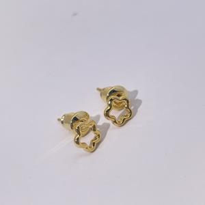 Boucles d'oreilles clous en forme de fleur à quatre feuilles en laiton plaqué or classique Tianyu Gems pour femmes - Product Image 6