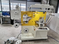 Rouleau d'imprimante d'étiquettes de chemise entièrement automatique de capacité élevée pour rouler la machine d'impression d'étiquettes tissées pour le ruban de tache, le ruban en nylon, le coton