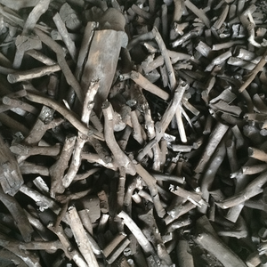 Greenlife Asia JSC 100% Carbón negro de madera dura pura para restaurantes de barbacoa con 70% Fix Carbon 8-30cm Tamaño Embalaje personalizado - Product Image 1