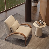 Fauteuil lounge rétro avec dossier haut et assise rembourrée pour café, hôtel, balcon, salon, usage domestique