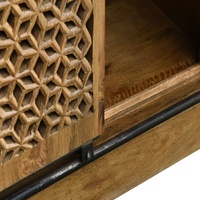 Armoire à portes coulissantes en bois massif avec panneaux en rotin tressé à la main |   Armoire gain de place au fini naturel |   Chambre à coucher rustique moderne