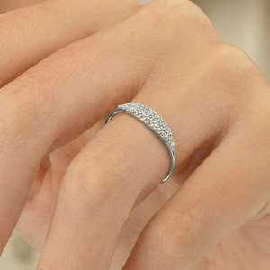 Bague en argent sterling 925 minimaliste de luxe avec moissanite, bijoux fins tendance, bague à la mode pour femmes et filles - Product Image 3