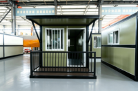 Maison conteneur pliable de 20 pieds, mini-maison préfabriquée avec auvent de balcon, villa conteneur portable dépliable, bureau et hébergement