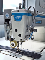 Aiguille anti-décalage à alimentation par rouleau de tissu Jack A6F-E-PK à aiguille simple. Machine à coudre industrielle à lit plat.
