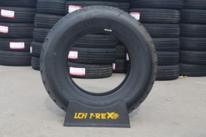 Neumáticos Radiales para Camión LCH T-REX 215/75R17.5, Totalmente de Acero, Larga Duración, Antideslizantes - Product Image 3
