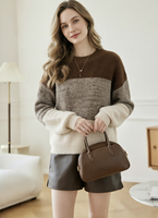 Pull en tricot colorblock confortable - Coupe ample et décontractée, texture douce et rayures tendance pour un look chic automne/hiver.