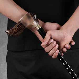 Bastón de Apoyo para Personas Mayores con Empuñadura Antideslizante y Eje Resistente, Fabricado con Resina y Madera - Product Image 2