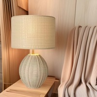 Lampe de table en rotin tressé rétro moderne avec abat-jour conique, art artisanal pour salon, chambre à coucher, B&B, éclairage d'ambiance créatif