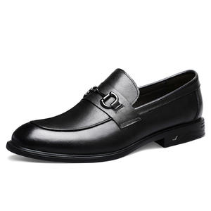 Chaussures à enfiler en cuir véritable pour hommes d'affaires, antidérapantes, respirantes, à motif uni, pour mariage, mode, semelle souple, polyvalentes - Product Image 1