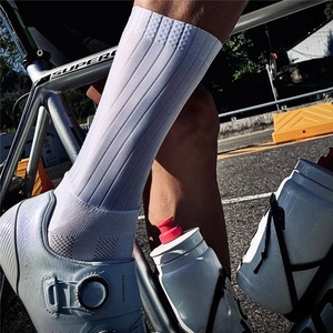 Calcetines de Ciclismo de Montaña y Carretera de Nailon Personalizables de Alta Calidad, Estilo Retro para Hombre y Mujer, Calcetines de Ciclismo Personalizados - Product Image 6