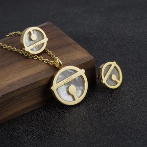 <span class=keywords><strong>Conjunto</strong></span> de Joyería de Acero Inoxidable para Mujer, Diseño Clásico <span class=keywords><strong>y</strong></span> Único con Zirconia en Forma de Corazón, Chapado en Oro, <span class=keywords><strong>Collar</strong></span>, Aretes <span class=keywords><strong>y</strong></span> Anillo - Product Image 4