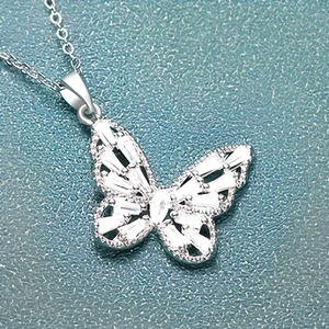 Collana girocollo con ciondolo a forma di farfalla in acciaio inossidabile per donna, catena a maglie alla moda con zirconi, placcata oro/argento. - Product Image 4