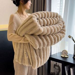 Manta de Felpa 100% Poliéster USA Mairun, Color Sólido, Cálida y Suave, para Todas las Estaciones, Invierno, Sherpa, para Cama, Sofá - Product Image 4