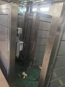 מערכת תריסים אופקיים מודרניים חיצוניים מנירוסטה עם פתיחה אוטומטית ובקרה חשמלית - Product Image 6