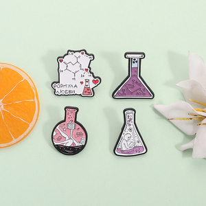 เข็มกลัดเคลือบรูปแมวสีดำรูปคิตตี้แบบกอธิคเข็มกลัดติดปกเสื้อของขวัญสำหรับเพื่อนเด็ก - Product Image 2