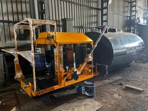 Xe tải gắn động cơ diesel bitum nhũ tương phun với hiệu quả cao cho lớp phủ nhựa đường và phân phối bề mặt Đường - Product Image 4