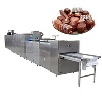Machine de moulage de chocolat entièrement automatique avec ligne de dépôt de chocolat tunnel de refroidissement