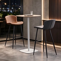 Chaise haute de bar commerciale moderne avec coussin en cuir et structure en acier inoxydable, idéale pour comptoir de cuisine, chambre, salle à manger, salon et maison.