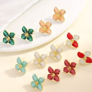 Pendientes de tuerca dorados para mujer, de acero inoxidable, con diseño de lazo escultural, corazón texturizado, hoja y flor, geométricos exagerados, para fiesta - Product Image 3