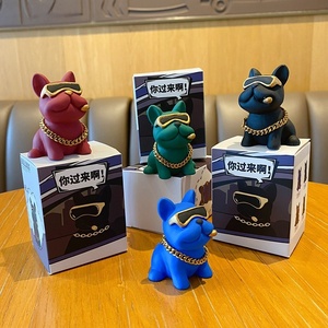 Figurine de chien <span class=keywords><strong>Bulldog</strong></span> cool avec lunettes de soleil et chaîne dorée, décoration de tableau de bord de voiture, statue en résine mignonne, cadeau pour bureau - Product Image 2