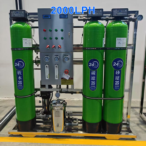 Équipement compact de traitement d'eau par osmose inverse 2000 LPH pour l'alimentation en eau communautaire avec <span class=keywords><strong>adoucisseur</strong></span> au charbon et distributeur d'eau de puits 2 m³/h - Product Image 1