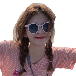 Gafas de sol retro con montura blanca, montura redonda de resina para niñas, rostros redondos pequeños, estilo artístico - Product Image 5