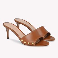 Sandales mules en cuir doré à clous pour femmes, bout ouvert, talon, à enfiler, décontractées ou habillées, vente en gros, personnalisables