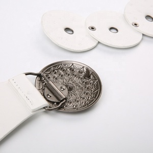 <span class=keywords><strong>Ceinture</strong></span> en cuir large à <span class=keywords><strong>taille</strong></span> vintage pour femmes avec chaîne en métal Accessoires de mode en gros-Boucle en alliage - Product Image 4