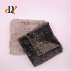 Tissu en polaire corail résistant aux taches, repousse l'huile et la graisse, conservant son aspect propre plus longtemps. - Product Image 3