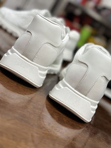 2025 nouvelles chaussures de sport respirantes légères blanches pour hommes de haute qualité avec personnalisation du logo du designer - Product Image 3