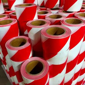 Bande de signalisation de sécurité imperméable en acrylique PE rouge/blanc pour travaux routiers avec texte d'avertissement personnalisé - Product Image 1