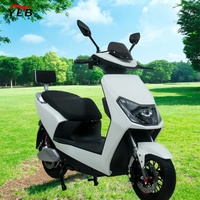 Moto électrique haute vitesse pour adultes 1500W 60V/70V avec batterie lithium longue portée et double frein à disque pour la conduite urbaine