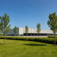 Bâtiment industriel à structure en acier de haute qualité, atelier à ossature portique avec panneaux muraux sandwich isolés