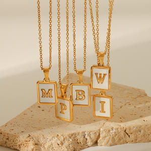Collar con colgante inicial de acero inoxidable de oro de 18 quilates para mujer, estético impermeable con incrustaciones de letras de concha blanca - Product Image 3