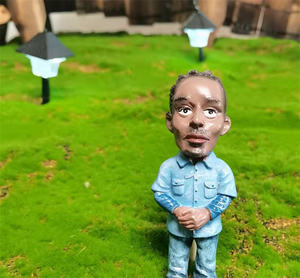 도매 레진 수공예품 타투 아티스트 조각상 테이블 장식 블라인드 박스 힙합 랩 바블 헤드 인형 - Product Image 3