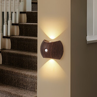 Applique murale LED moderne à effet d'ombre ascendante et descendante, avec détecteur de mouvement PIR, lampe décorative d'ambiance pour chambre, couloir, escalier, éclairage intérieur domestique