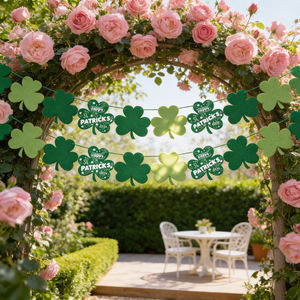 Ghirlanda per la festa di San Patrizio: trifoglio in feltro e striscione con scritta "Buon San Patrizio" per decorazioni festive - Product Image 1