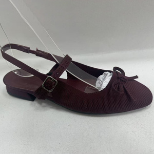 Sandali piatti da <span class=keywords><strong>donna</strong></span> personalizzati OEM in pelle verniciata lucida con cinturini multipli, punta quadrata, fibbia argentata e tacco basso - Product Image 6