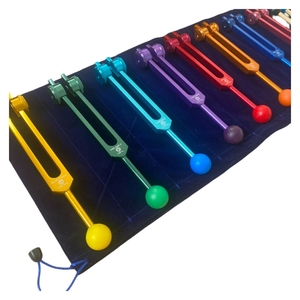 Juego de Diapasones de Chakra Coloridos 8 en 1 de Primera Calidad, Diapasones Curativos de Aluminio con Peso y Bolsa de Transporte de Terciopelo - Product Image 2